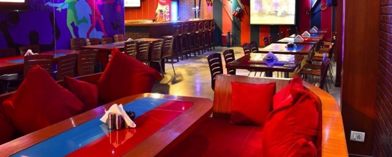 U Turn Lounge & Sports Bar 